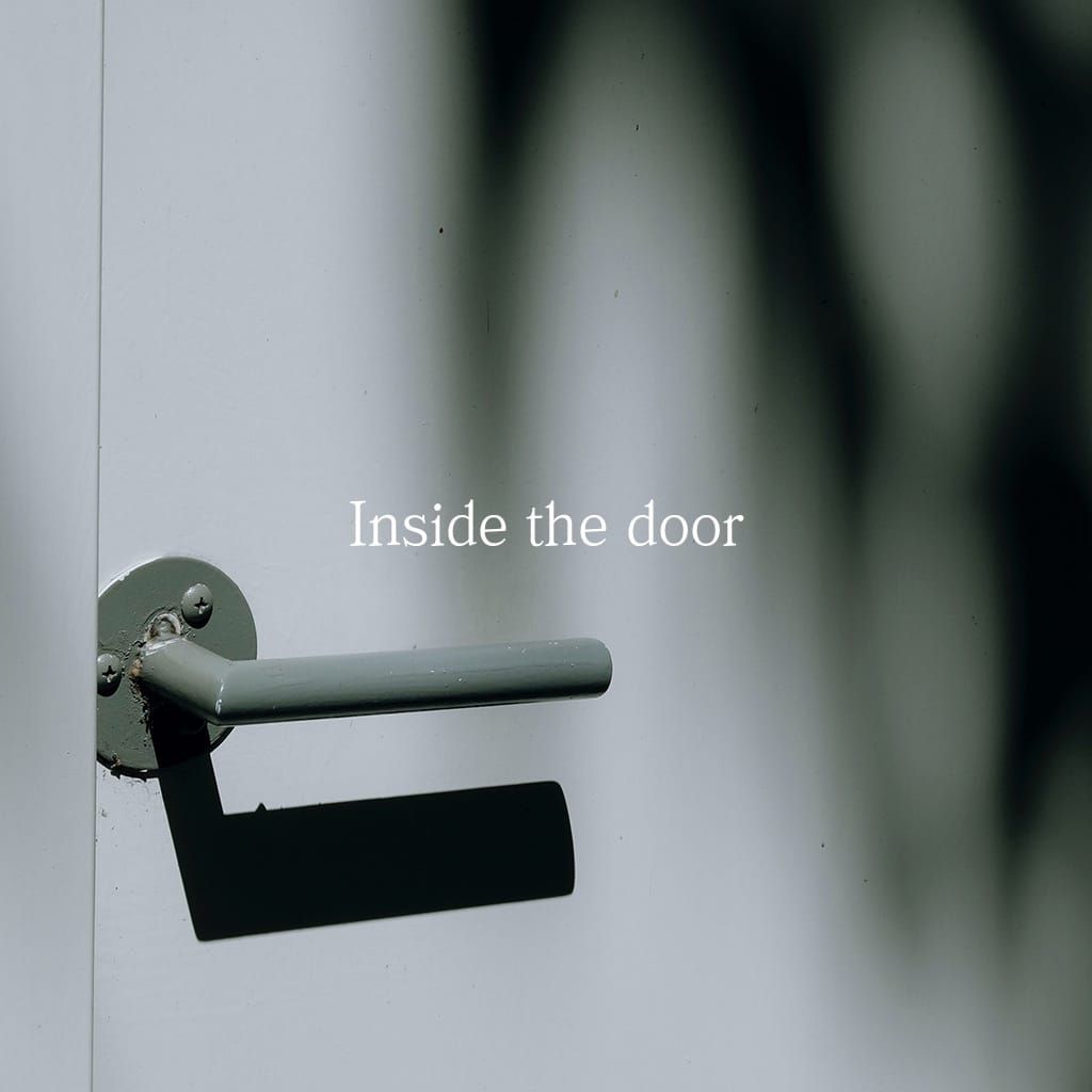 Inside the door 플링